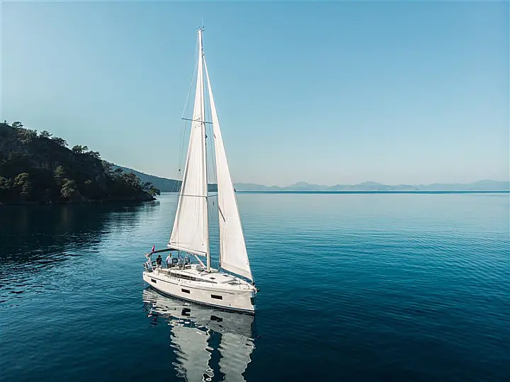 Bavaria C42 - 