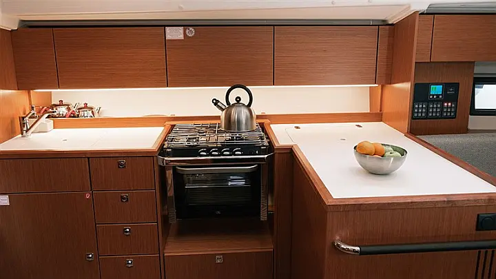 Bavaria C42 - 