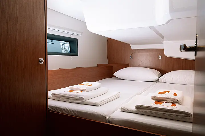 Bavaria C42 - 