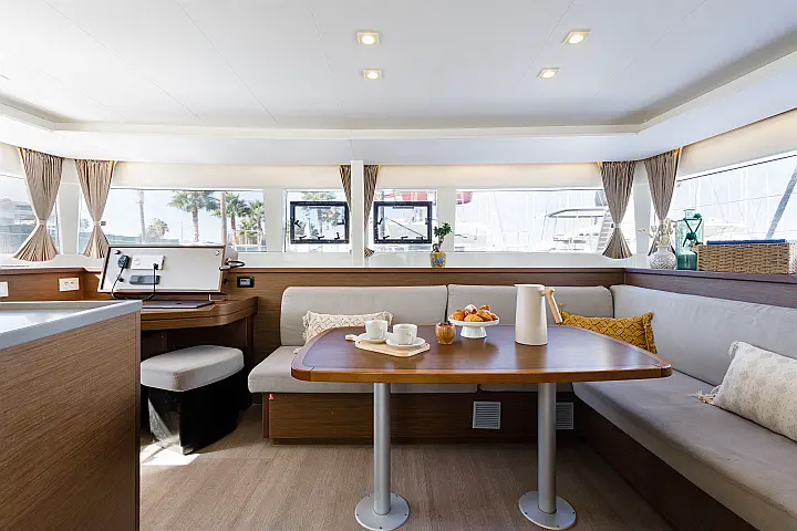 Lagoon 450 Flybridge - 