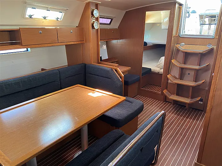 Bavaria 40 BT '13 - Saloon image 2