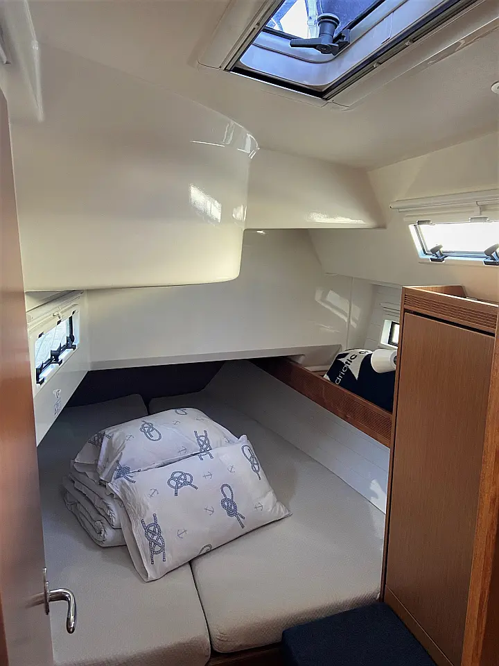 Bavaria 40 BT '13 - Left cabin
