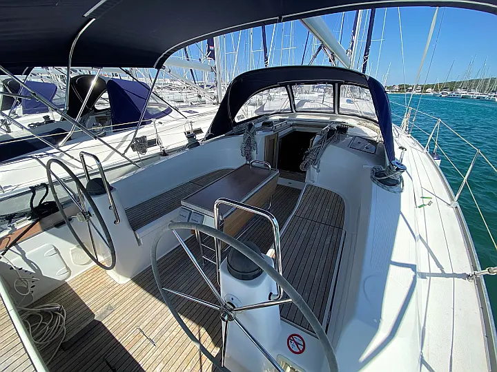 Bavaria 40 BT '13 - Cockpit