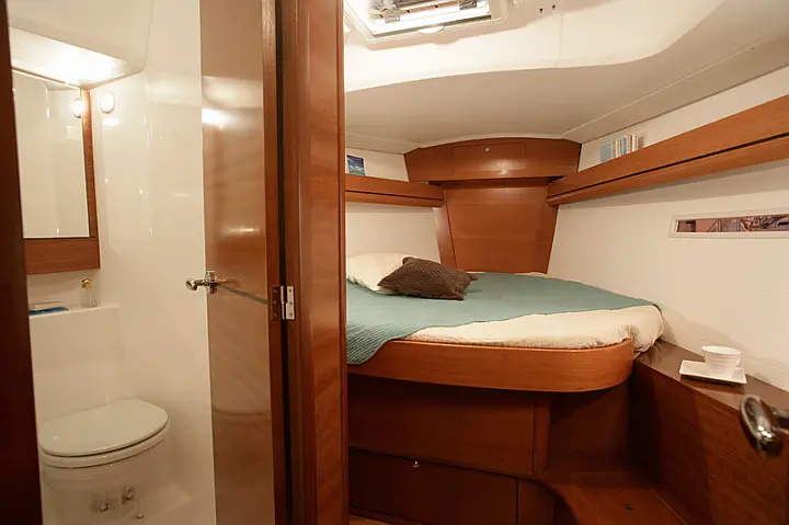 Dufour 405 GL - Front Cabin