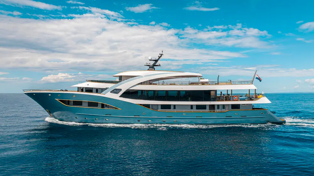 Bella | Feadship | 6-Cabin High Luxury Motor Yacht | Mediterranean Charter | Booktheboat 
