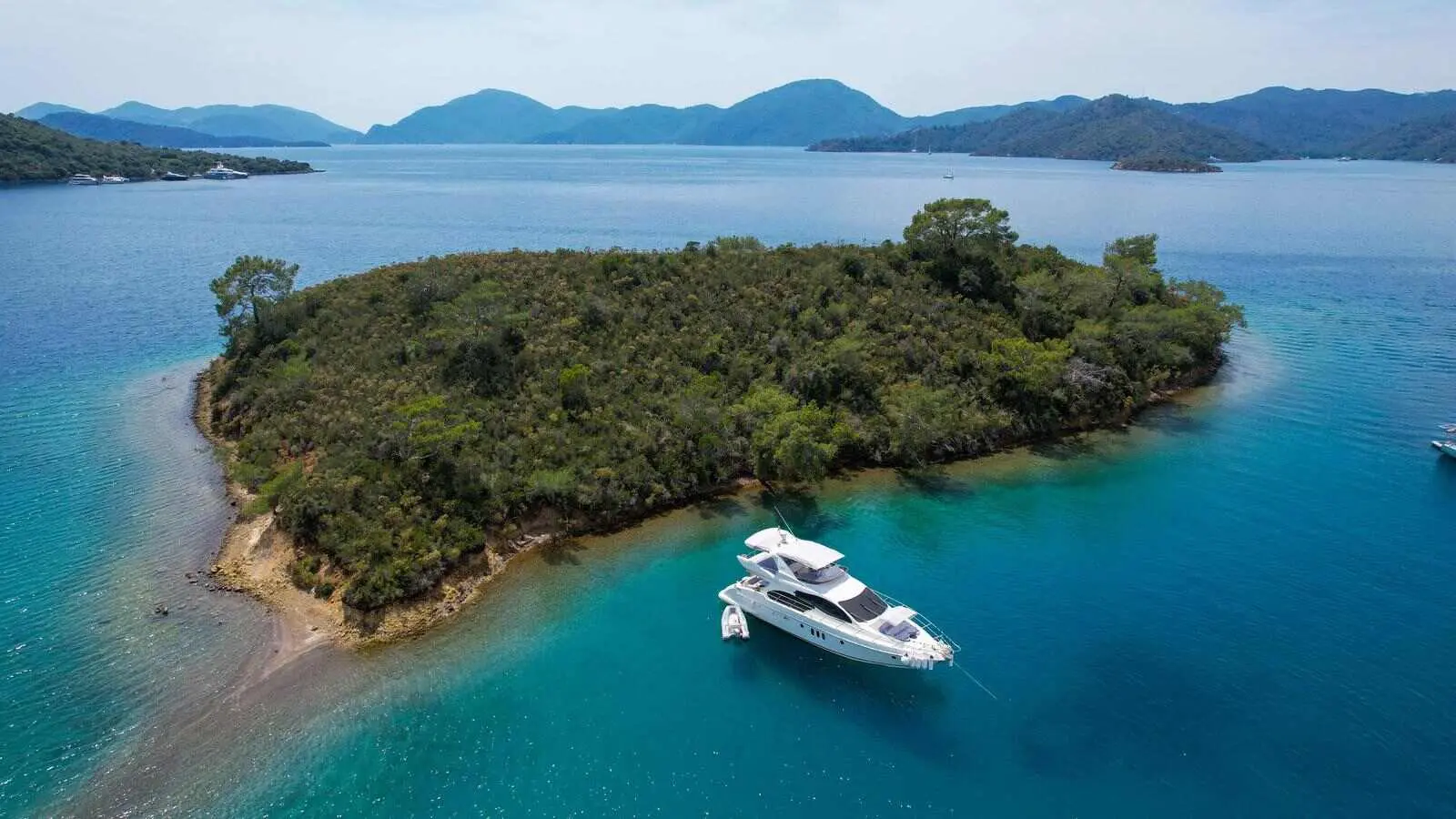 Miraç | Azimut 55 Fly | 3-Cabin Deluxe Motor Yacht | Göcek Charter | Booktheboat 