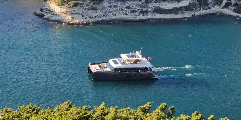 Manta | Sunreef Power 80 I 4-Cabin Luxury Power Catamaran | Greece Charter | Booktheboat 