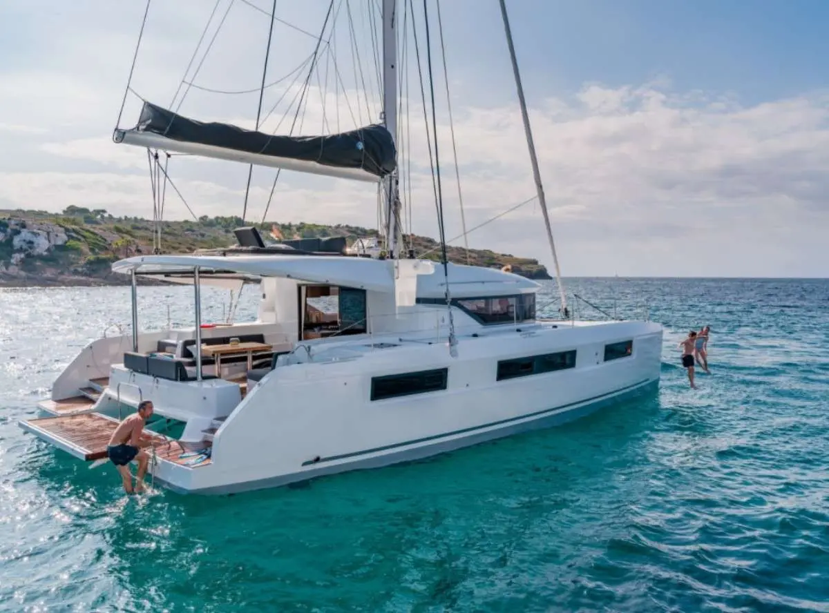 Andare Avanti | 6-Cabin Luxury Catamaran | Lavrion Charter | Booktheboat 